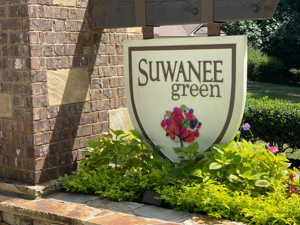 Suwanee green entrance 001 min